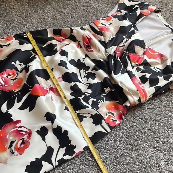 White House, Black market floral satin dress - Picture 6 of 14